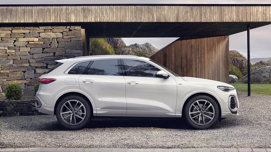 Кроссоверы Audi Q5 стали подзаряжаемыми гибридами