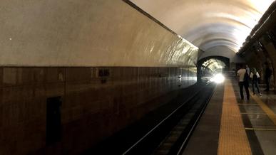 ЧП в метро: поезд с пассажирами застрял в алматинской подземке