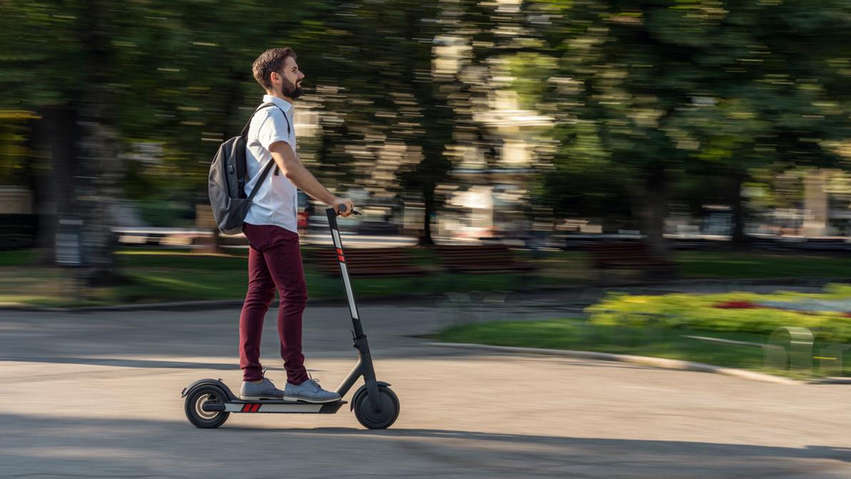 В России продолжают давить на электросамокаты