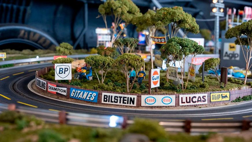 Гоночная трасса внутри Porsche 917