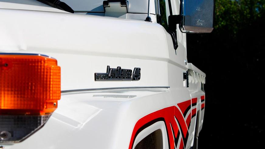 Пикап Land Cruiser c мизерным пробегом продали за 54.5 тысячи долларов