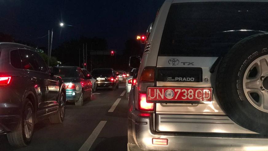 Фейковый «дипломат» на российских номерах посольства РК