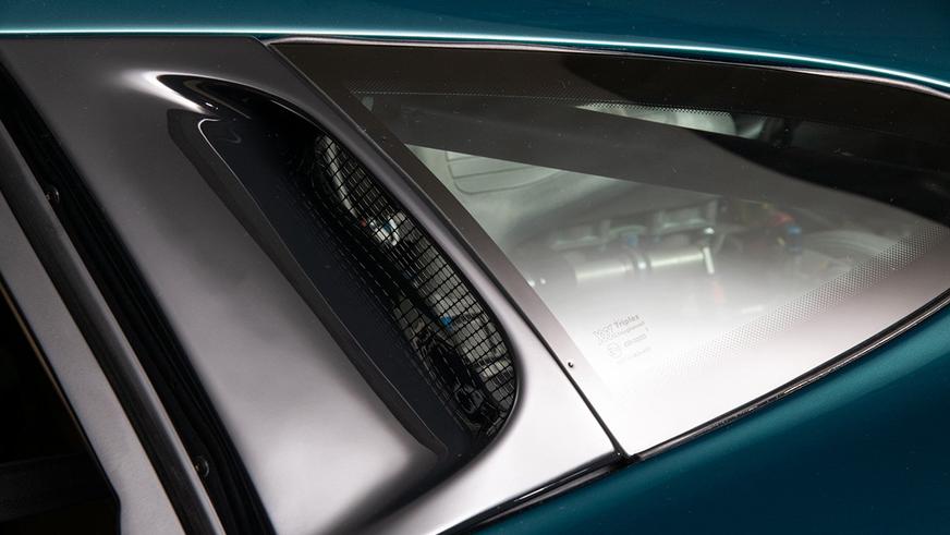 С молотка уйдёт самый быстрый суперкар 1990-х — он практически новый