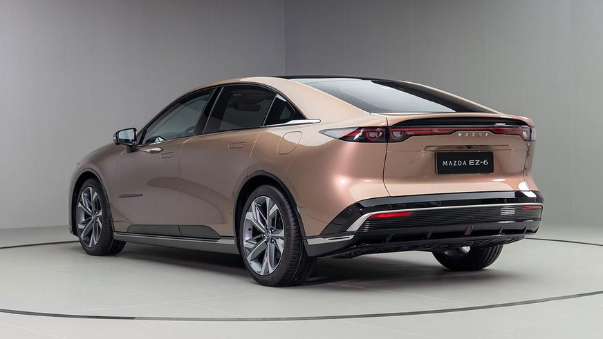 Mazda открыла в Китае приём предзаказов на лифтбэк EZ-6