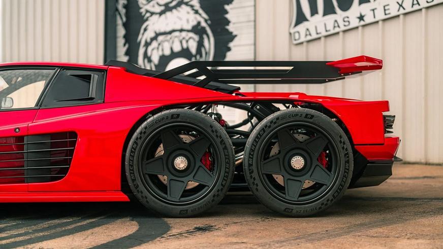 Тюнеры построили 6-колёсную Ferrari Testarossa