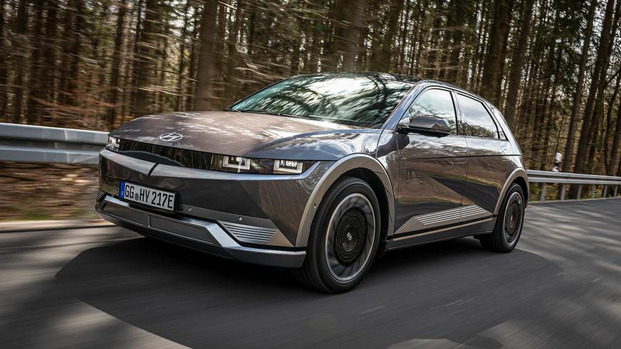 Среди финалистов «Автомобиля года» лишь один с бензиновым мотором