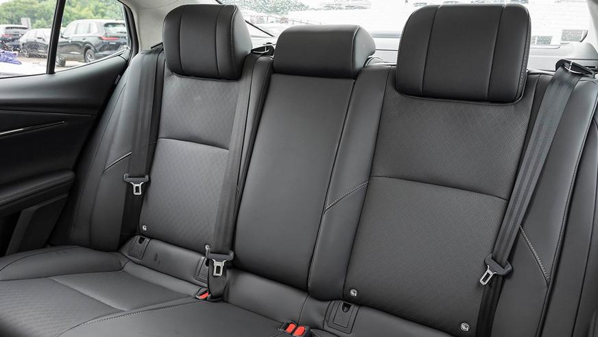 В Китае обновили Toyota Camry. Она стоит от 9 млн тенге