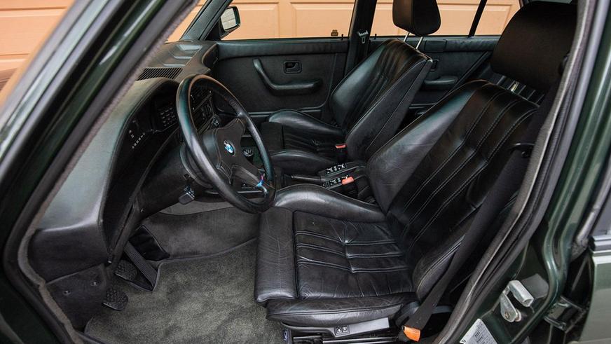 Королевскую BMW M5 выставили на торги