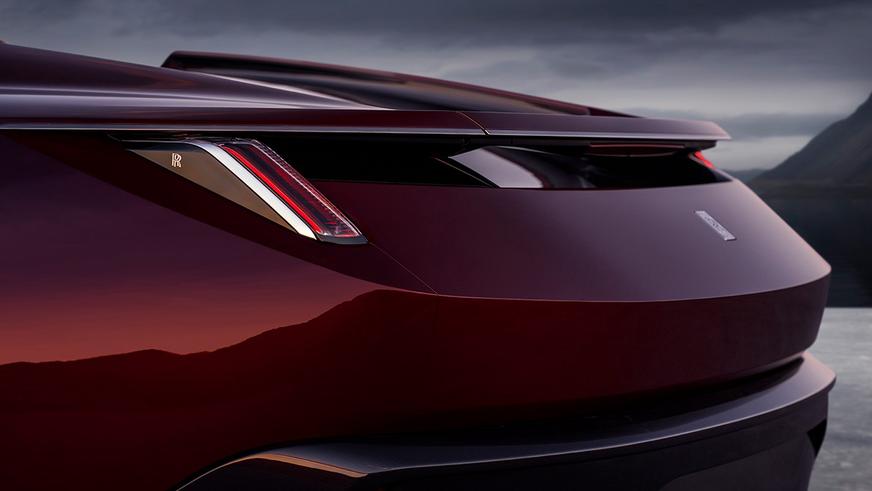 Rolls-Royce показал родстер, посвящённый чёрной розе