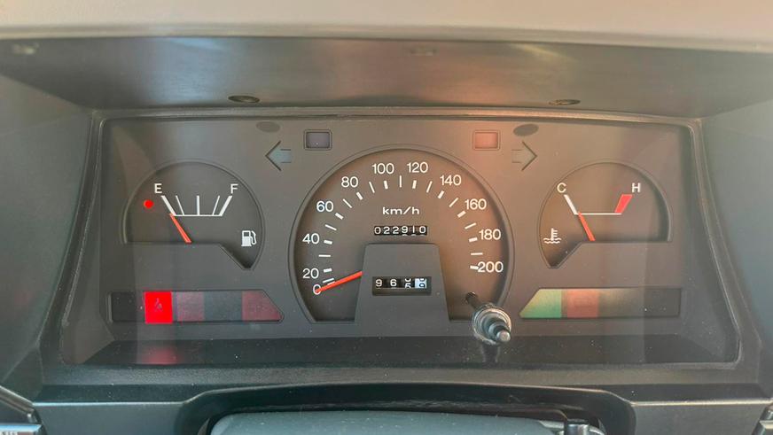 Пикап Land Cruiser c мизерным пробегом продали за 54.5 тысячи долларов