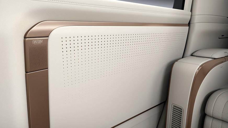 Новый Lexus LM получил турбомотор 2.4 и стал глобальным