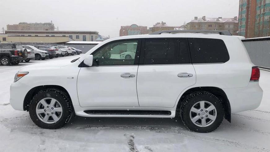 Десятилетний Lexus LX570 почти без пробега на Kolesa.kz