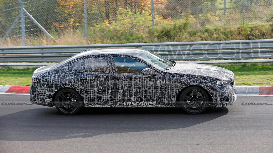 Новая BMW 5-й серии сверкнула задком