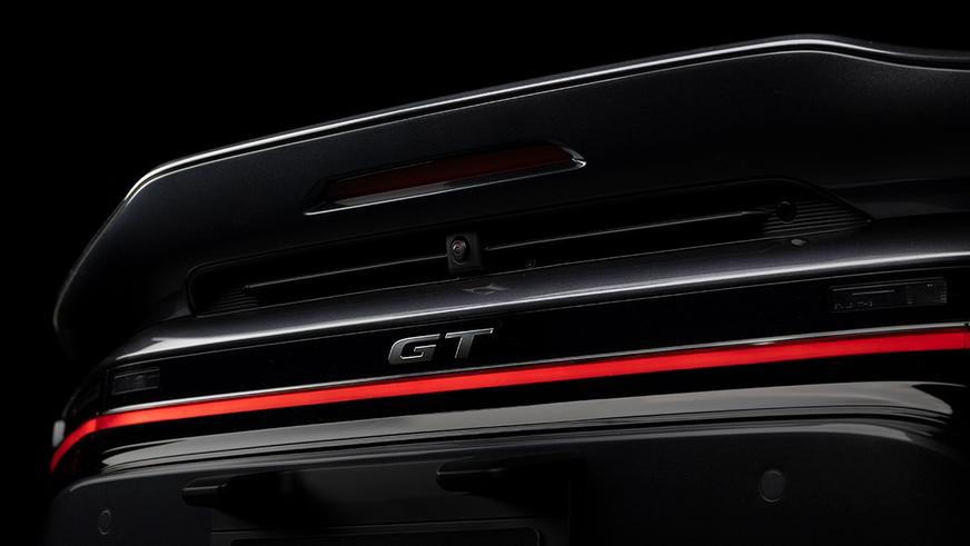 Toyota представила три суперкара: дорожный, гоночный и электрический