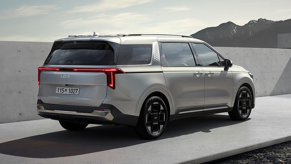Опубликованы первые фото обновлённого Kia Carnival
