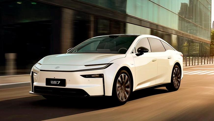 Toyota представила электрический седан для Китая