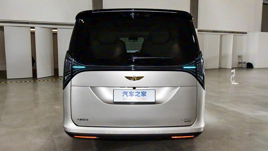 Geely открыла в КНР приём заказов на вэн V900