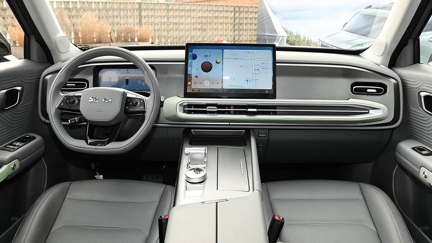 Бюджетный кроссовер BAIC BJ30 — суровая внешность и передний привод