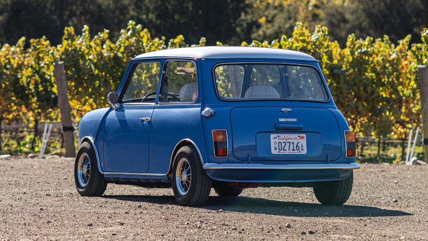 Классический Mini превратили в 300-сильный электромобиль