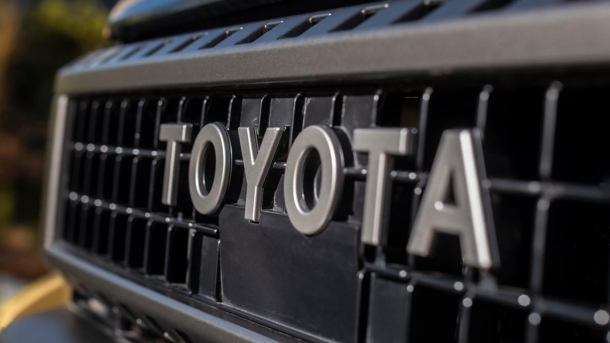 Toyota стала лидером мирового автопрома, несмотря на падение продаж