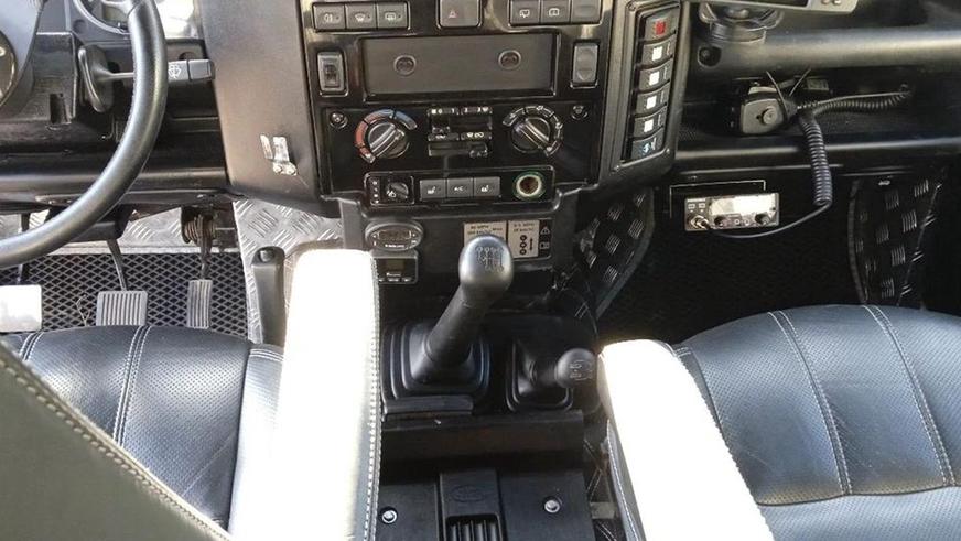 Land Rover Defender 2013 года выпуска
