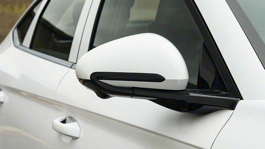 BYD улучшил гибридный седан Qin L. Известны цены