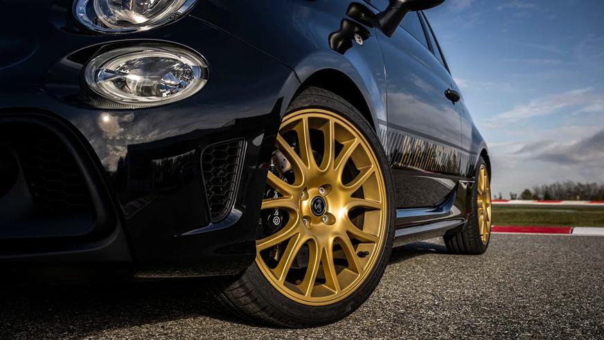 Юбилейный Abarth 695 75° Anniversario