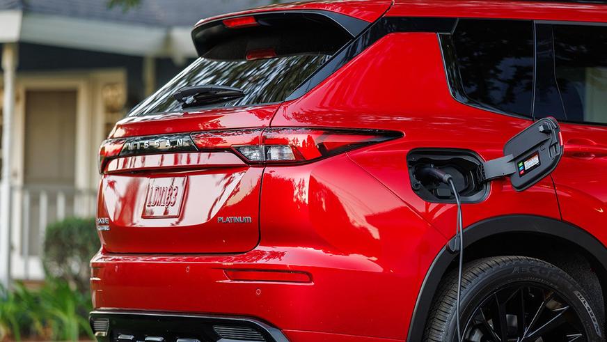 Mitsubishi Outlander стал первым плагин-гибридом Nissan в США