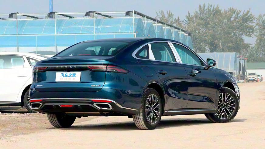 В Китае назвали цены на Geely Emgrand нового поколения