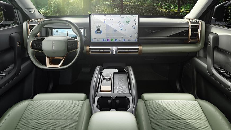 Раскрыт серийный iCar 03: брутальная внешность и большой экран