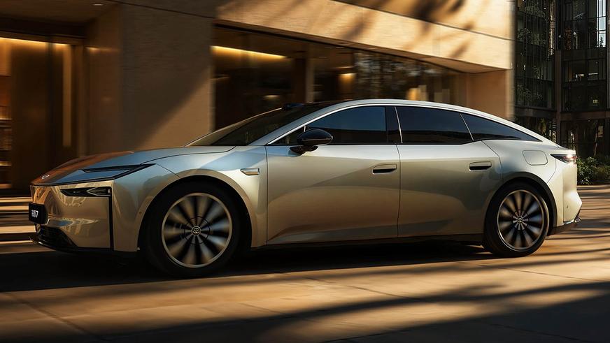 Электроседан Toyota bZ7 предложат в Китае за 14.6 млн тенге