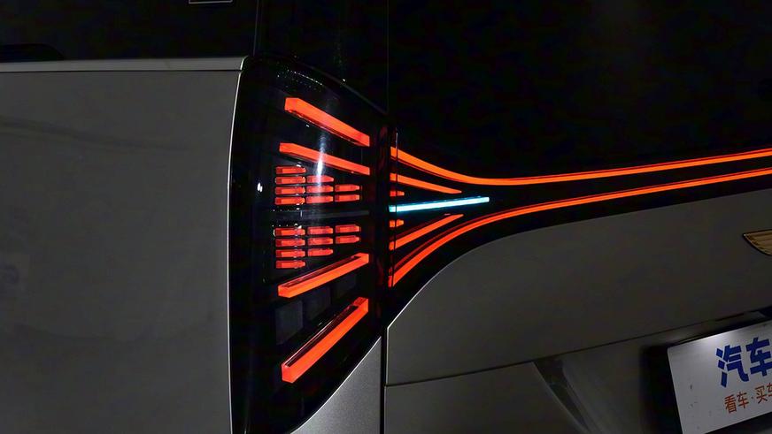 Geely открыла в КНР приём заказов на вэн V900