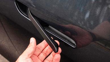 АҚШ билігі Tesla-ның есік тұтқасы қауіпті деп есептейді