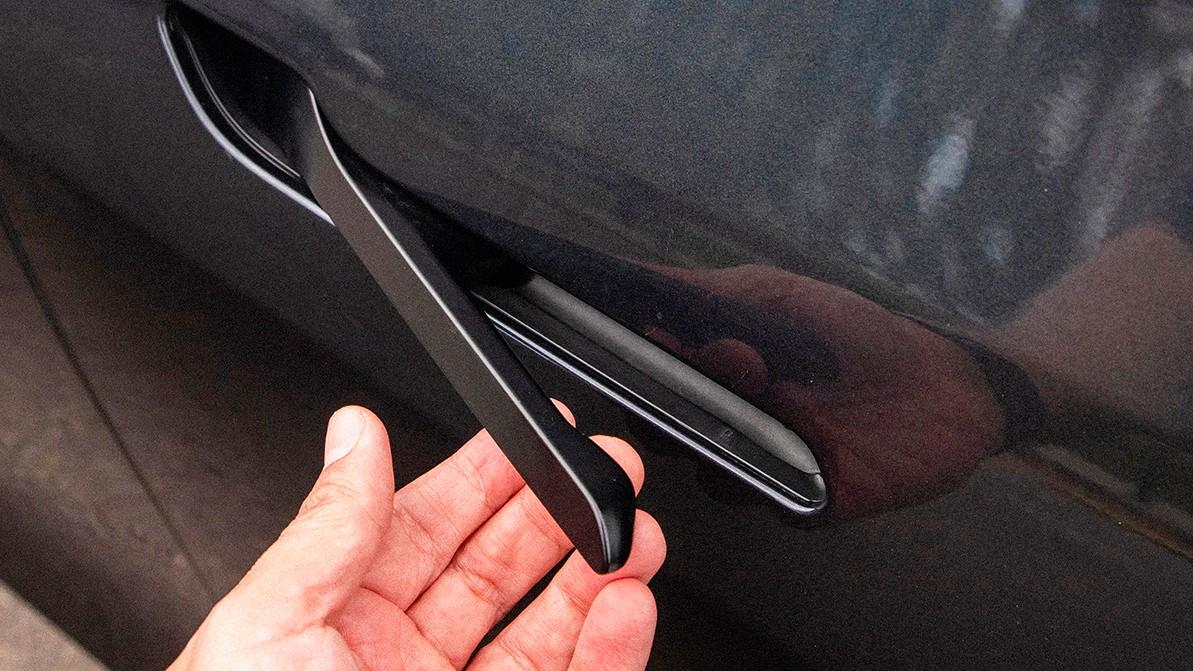 АҚШ билігі Tesla-ның есік тұтқасы қауіпті деп есептейді