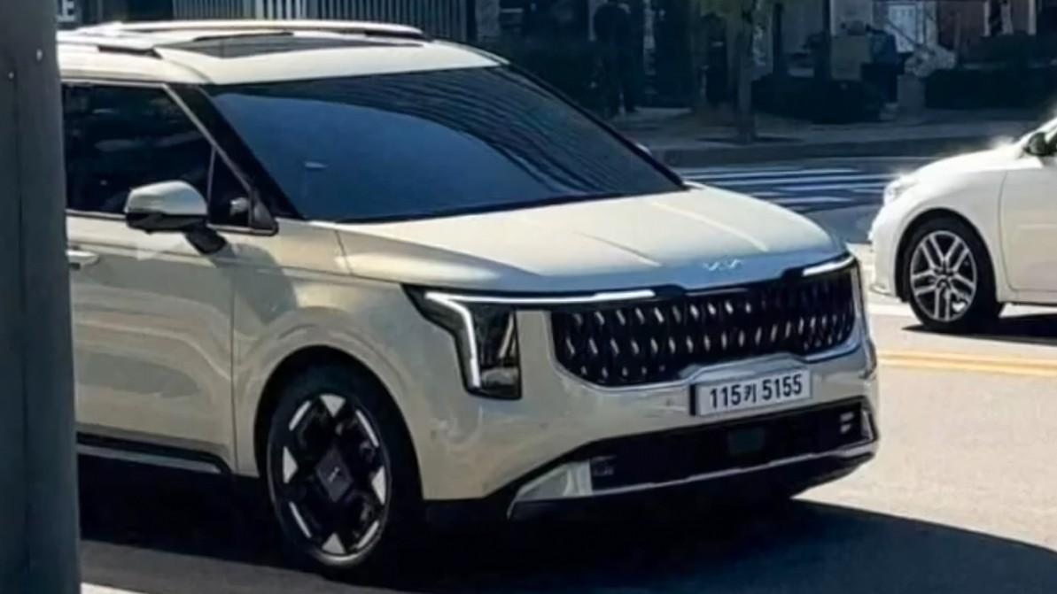 Kia Carnival минивэнін жаңартады