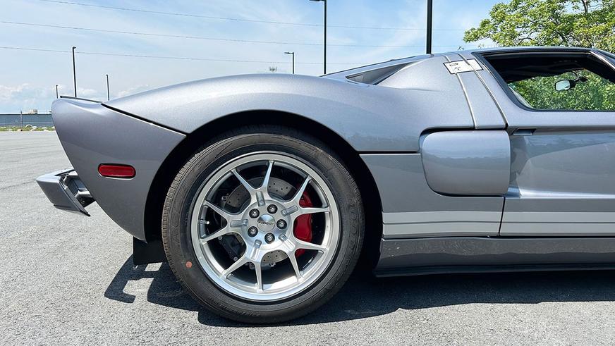 За старый Ford GT заплатили больше, чем стоят два новых Porsche 911 Turbo