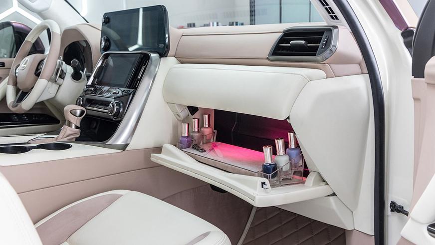 Lexus LX превратили в гламурный маникюрный салон