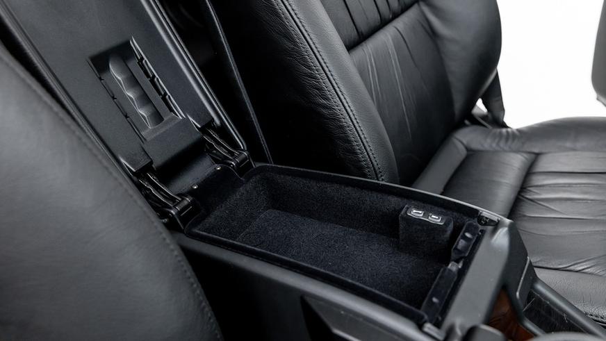 С молотка пустят новый гелик 2002 года выпуска