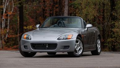 За 25-летнюю Honda S2000 без пробега отдали 95 000 долларов