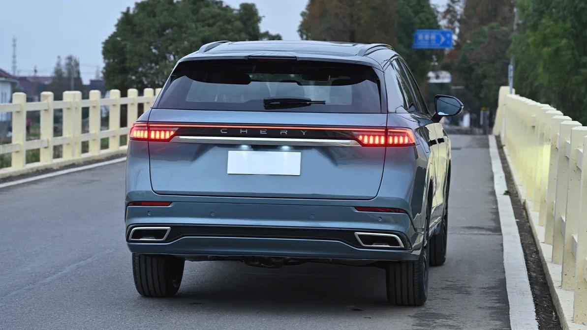 Новый флагманский кроссовер Chery оказался похож на Range Rover