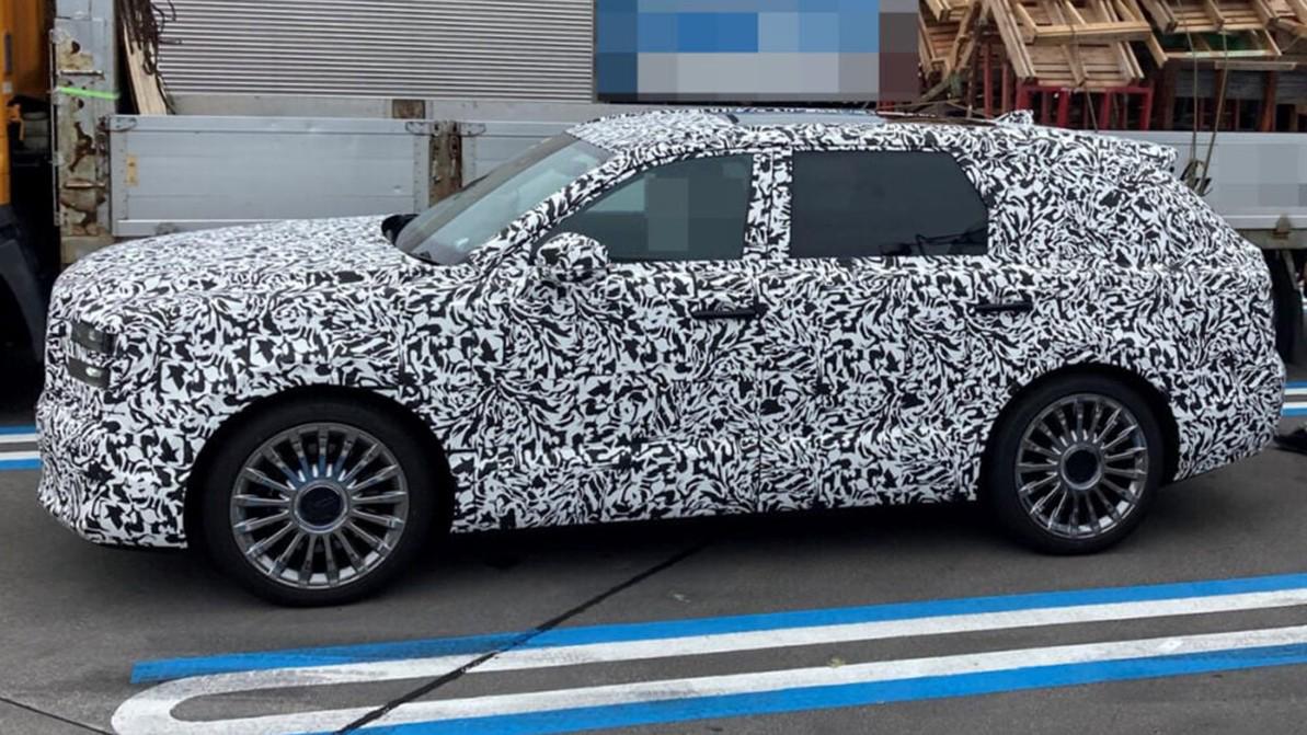 Конкурент Rolls-Royce и Bentley от Toyota вышел на тесты