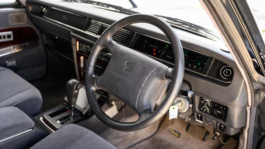 Необычный катафалк продали на торгах в США