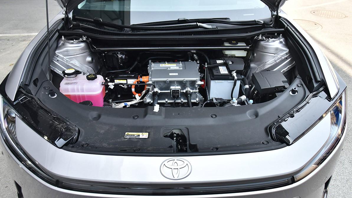 В Китае стартовали продажи самой большой электрической Toyota