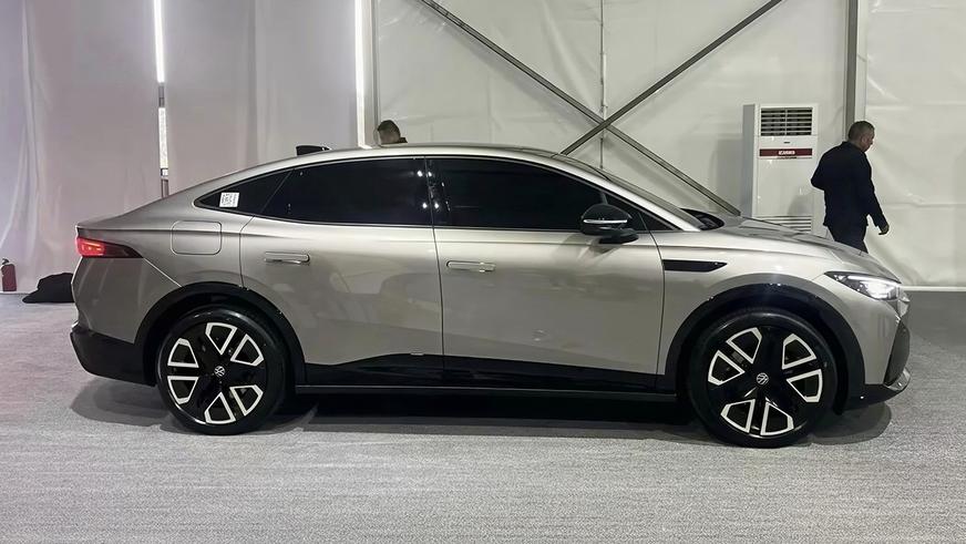 Появились живые фото нового батарейного Volkswagen для Китая