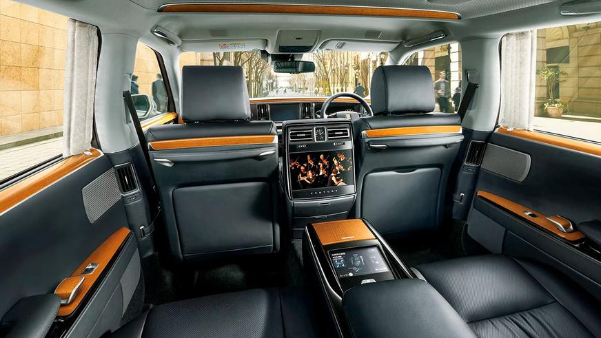 Седан Century обновился и ощутимо вырос в цене