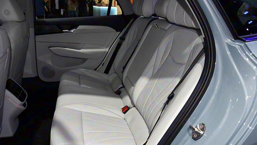 Volkswagen пообещал сделать Passat гибридом в Китае