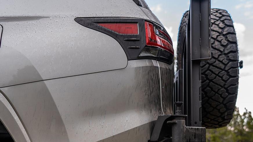 Самый дорогой внедорожник Lexus подготовили к путешествиям по тяжёлому бездорожью