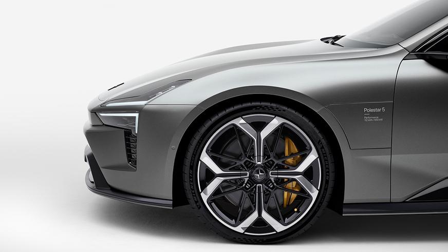 Дебютировало полноприводное электрокупе Polestar 5