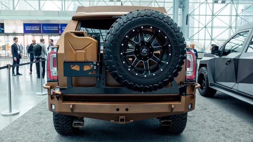 Брутальные внедорожники Toyota и Ford привезли тюнеры на выставку в Нью-Йорке