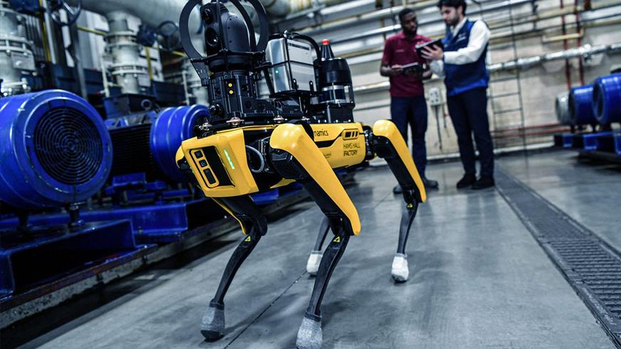 Робособака следит за работой конвейеров BMW